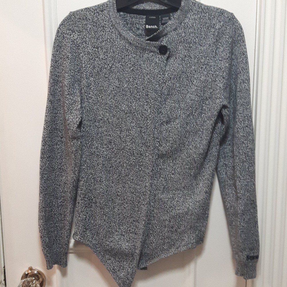 🛍️ NWOT Bench salt and pepper cardigan